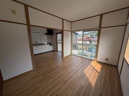 メゾンいちば　A棟 201 2階2LDKのリビング/ダイニング