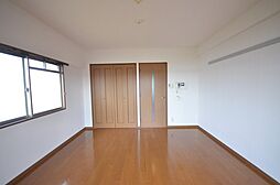 ロイヤルガーデン 303 3階1Kのリビング/ダイニング