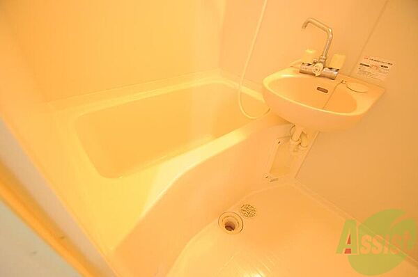 画像4:清潔感のあるお風呂です