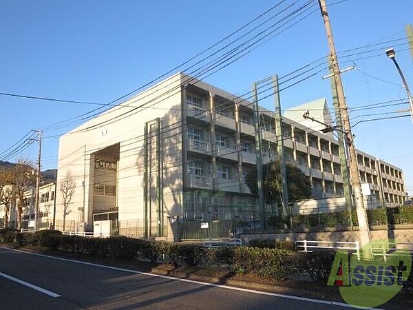 画像28:神戸市立鷹匠中学校 642m