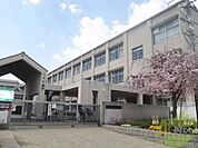 神戸市立魚崎小学校 947m