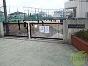 神戸市立本山南中学校 873m