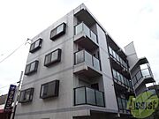 外観タイル貼りです