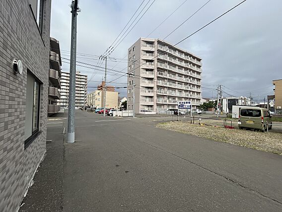 駐車場は北と東...