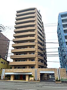 外観:JR函館線「苗穂」駅まで徒歩6分、地下鉄東西線「バスセンター前」駅も徒歩圏の立地です 外観:JR函館線「苗穂」駅まで徒歩6分、地下鉄東西線「バスセンター前」駅も徒歩圏の立地です