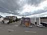 その他：2階南・東向きの洋室から見た南側の眺望です。前面道路が約11.0mあり、日を遮るような建物もございません。