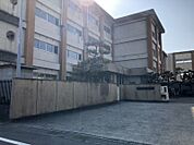 瀬部小学校まで　674m　徒歩約9分●毎年8月16日に行われる、地域の「臼台祭」という伝統のお祭りに参加します。