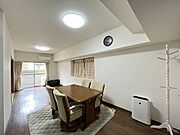 家族が自然と集まる陽だまりリビング！南向き角部屋のため2面採光で陽当り良好です♪