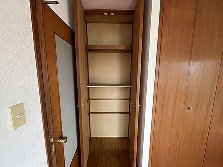 6.8帖洋室 収納