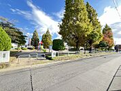 四反田公園まで　347m　徒歩約5分　滑り台やブランコなどがあり、きれいに手入れされた公園です