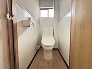 小窓付きトイレで換気が可能です！