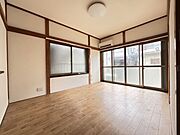 2面窓の洋室です！