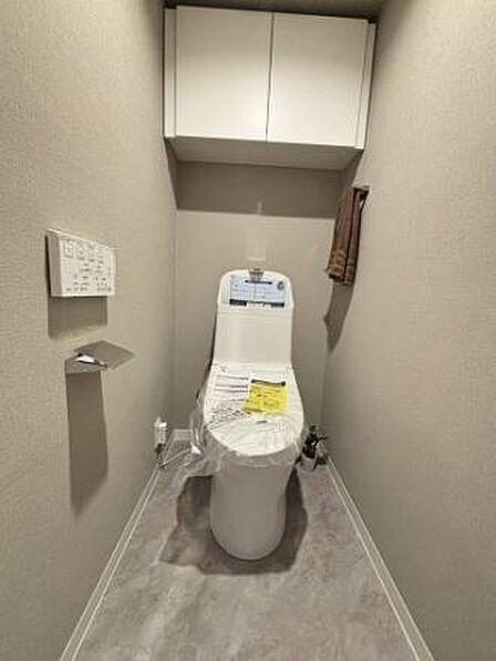 トイレには快適な温水洗浄便座付き！