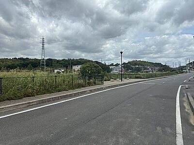 外観:前面道路含む現地 外観:前面道路含む現地