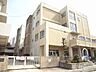周辺：本郷小学校 740m