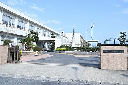祟化館中学校 1560m