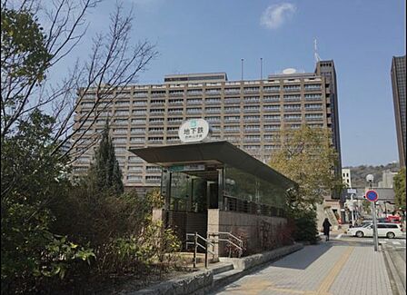 地下鉄県庁前駅 440m