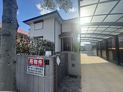 外観：カーポート縦列3台可能です