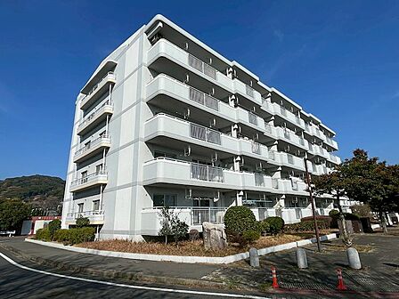 JR若松駅までは徒歩10分と交通の利便性良好です