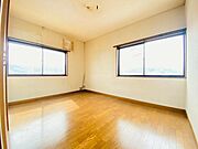 全室2面採光で通風良好です