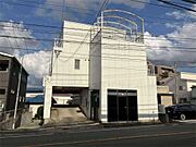 路面店と地下駐車場を兼ね備えた、多様なビジネスに適した物件です。様々な事業展開が検討できます。