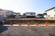 小学校は徒歩7分程度と毎日の通学に便利ですね