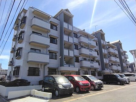 閑静な住宅街にある落ち着いた住環境です