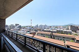 2面バルコニーで通風良好!心地よい景色が広がる開放的な住まい