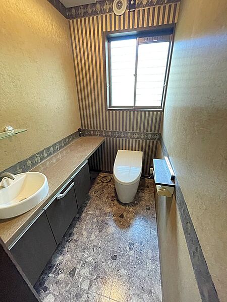 トイレを拡大表示