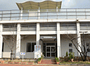 岡垣町立山田小学校（608m）