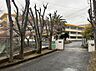 周辺：北九州市立若園小学校（813m）