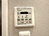 設備：衣類乾燥や浴室の換気・暖房・涼風など、多機能な浴室換気乾燥暖房機を完備。快適なバスタイムをサポートします。
