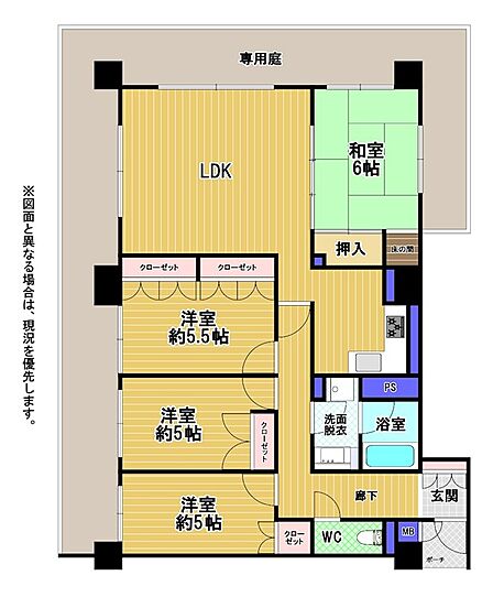 専用庭付きの広々としたLDKは、ご家族でのんびり過ごすのに最適です。和室や3つの洋室は、用途に合わせてフレキシブルに使えます。収納も豊富で、暮らしにゆとりをもたらす間取りです。