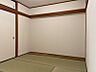 その他：純和風の畳敷きのお部屋は、押入れ収納も備わり、客間やお子様のお部屋にもご利用いただけます。