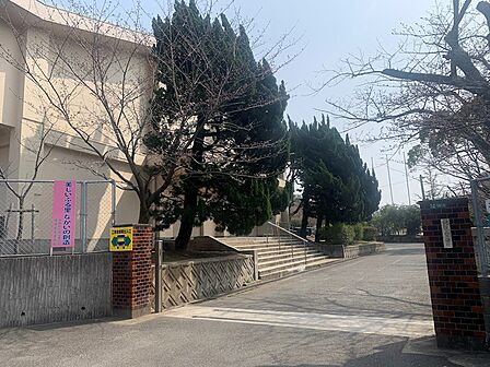 北九州市立中井小学校(821m)