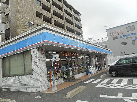 ローソン 八幡鷹の巣店（291m）