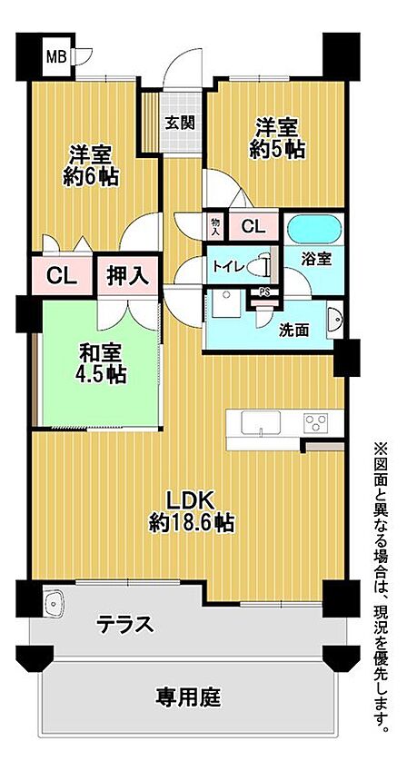 約18.6帖のLDKが魅力的な3LDKの間取りです。和室と洋室があり、多様なライフスタイルに対応します。専用庭付きで、開放感も楽しめます。