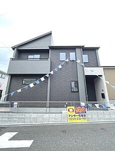 外観:現代的なデザインの外観が目を引く新築物件です。広々としたバルコニーが魅力。新しい暮らしをここで始めてみませんか。 外観:現代的なデザインの外観が目を引く新築物件です。広々としたバルコニーが魅力。新しい暮らしをここで始めてみませんか。
