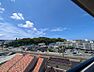 その他：晴れた日には青空と遠くの山並みを望める眺望。開放感のある景色が日々の暮らしに潤いを与えます。