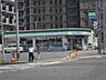 周辺：ファミリーマート 小倉企救丘駅前店（650m）