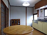 1階は生活スペースと5つのお部屋があります