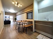 角部屋はならではの二面採光で通風良好です