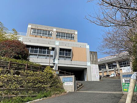 北九州市立港が丘小学校(1549m)
