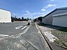 外観：前面道路含む現地写真