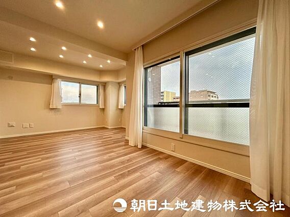 角部屋のため日...