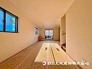 ＬＤＫのメインとなる大きな窓。大きめの開口部から暖かい日差しが長い時間射し込みます！