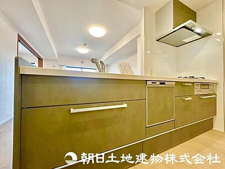 新しいキッチンは食事の支度が捗ります！