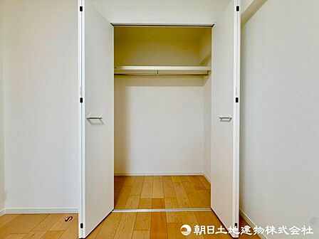 沢山のお洋服を収納できるため、お部屋をすっきりとさせられます。