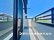 物干しラックの付いた陽当りの良いバルコニー！