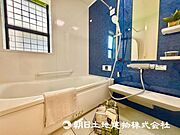 大人の男性でも足を伸ばして入ることができる1坪バスルームとなっております！
